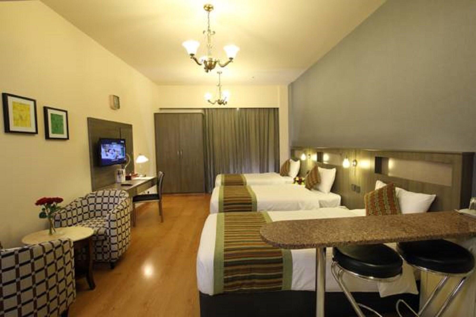 Florida City Hotel Apartments Дубай Екстериор снимка