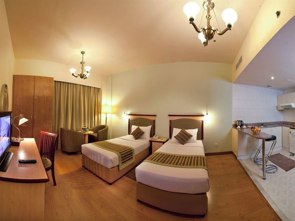 Florida City Hotel Apartments Дубай Екстериор снимка