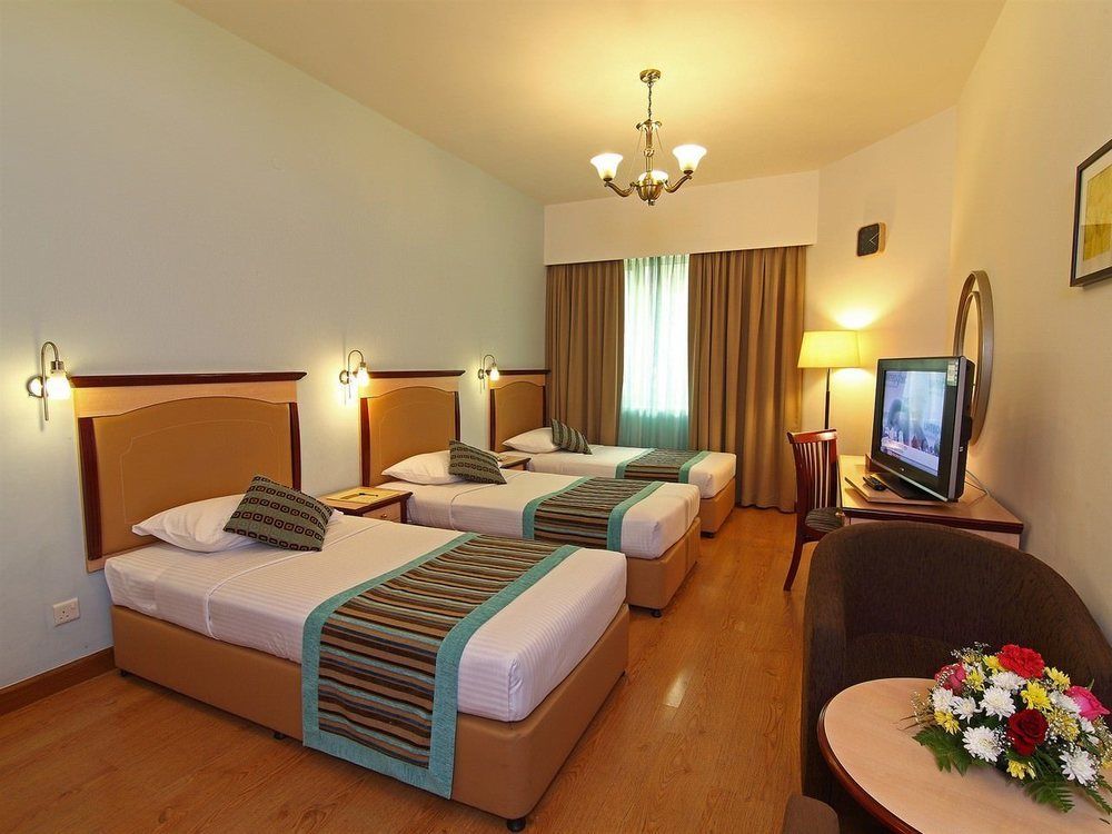 Florida City Hotel Apartments Дубай Екстериор снимка