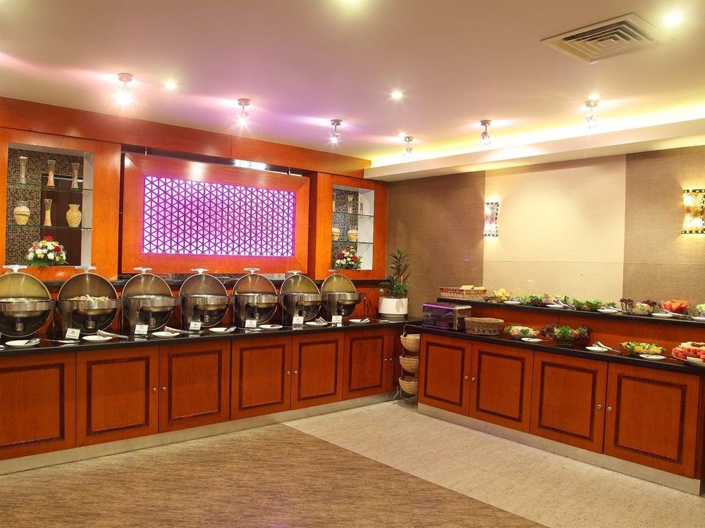 Florida City Hotel Apartments Дубай Екстериор снимка