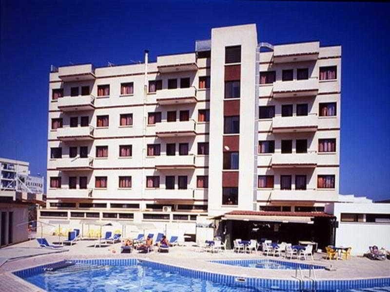 Florida City Hotel Apartments Дубай Екстериор снимка