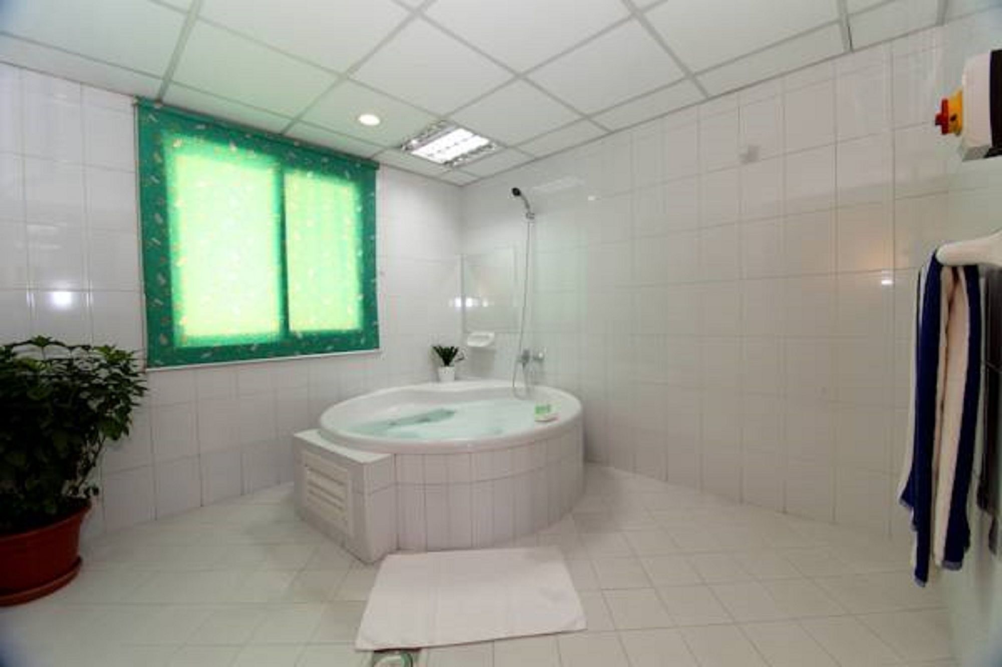 Florida City Hotel Apartments Дубай Екстериор снимка