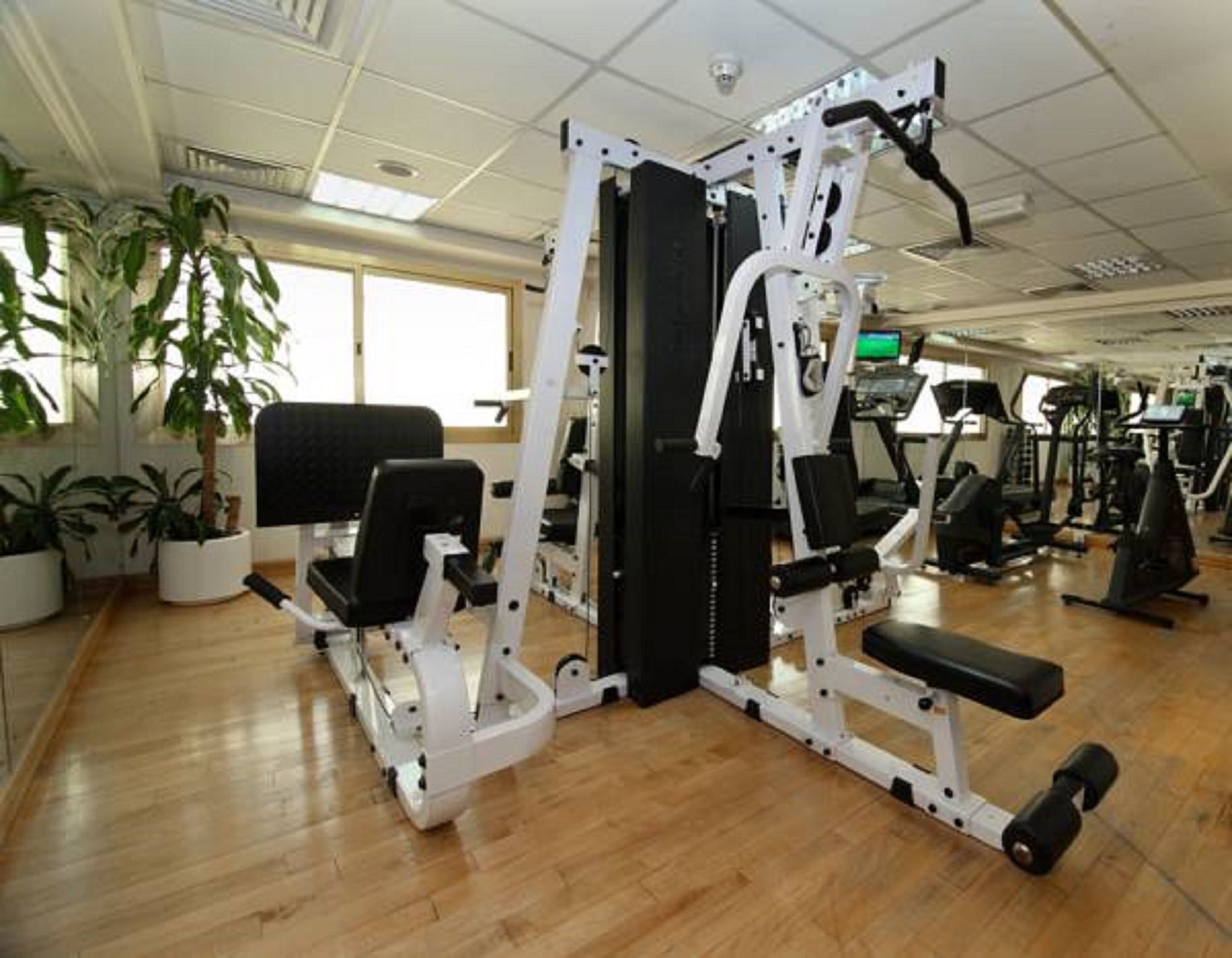 Florida City Hotel Apartments Дубай Екстериор снимка