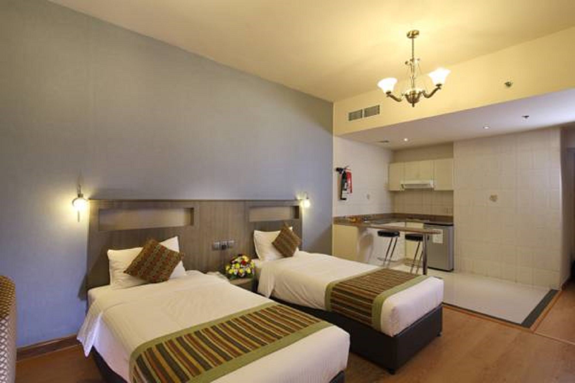 Florida City Hotel Apartments Дубай Екстериор снимка