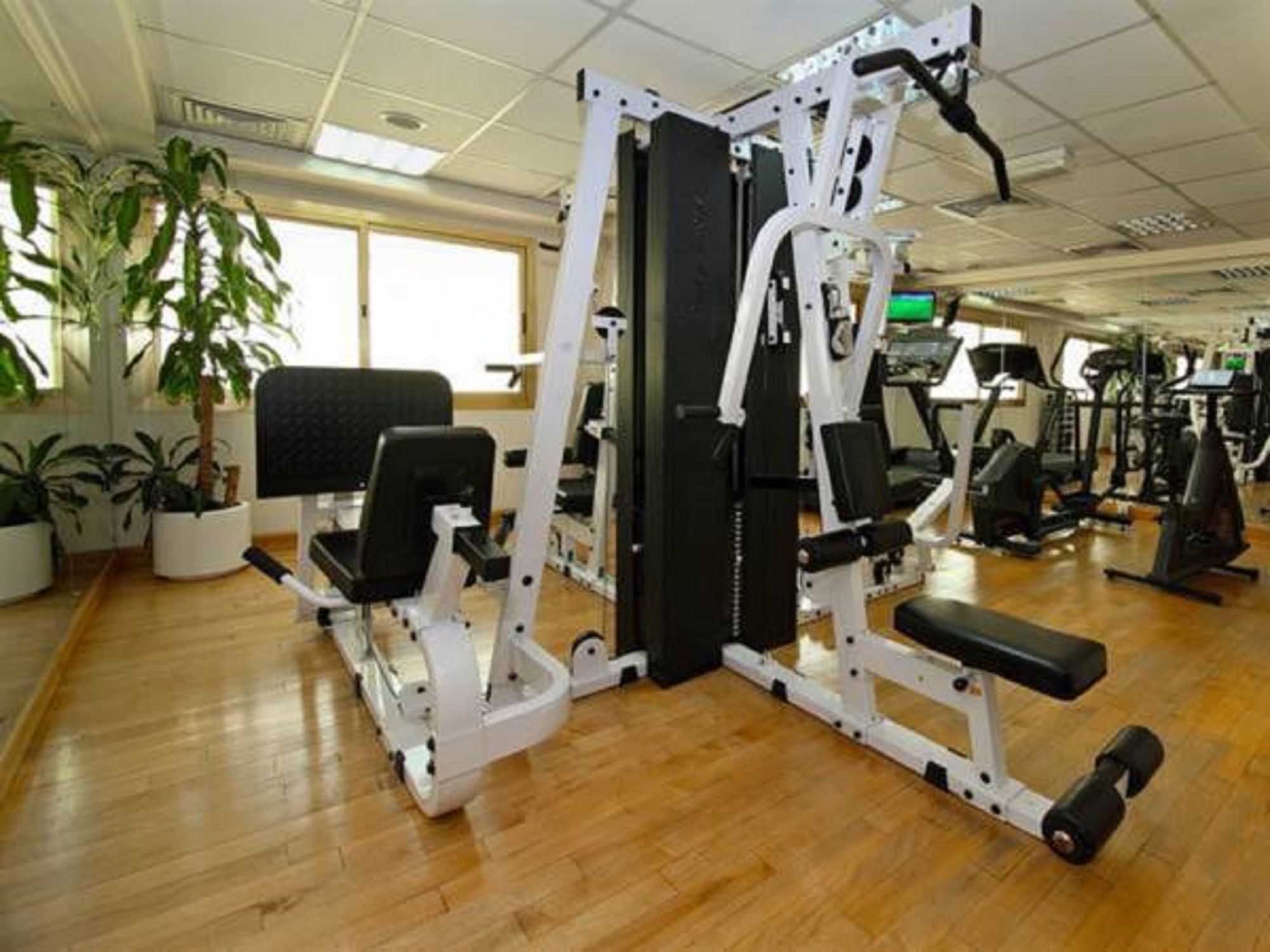 Florida City Hotel Apartments Дубай Екстериор снимка